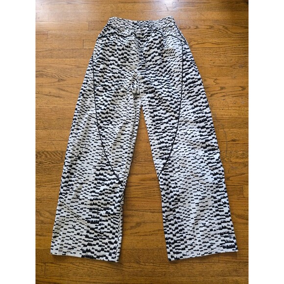 Free People Movement Aces Printed Pants White/Black Size Small NWOT - Picture 3 of 7
